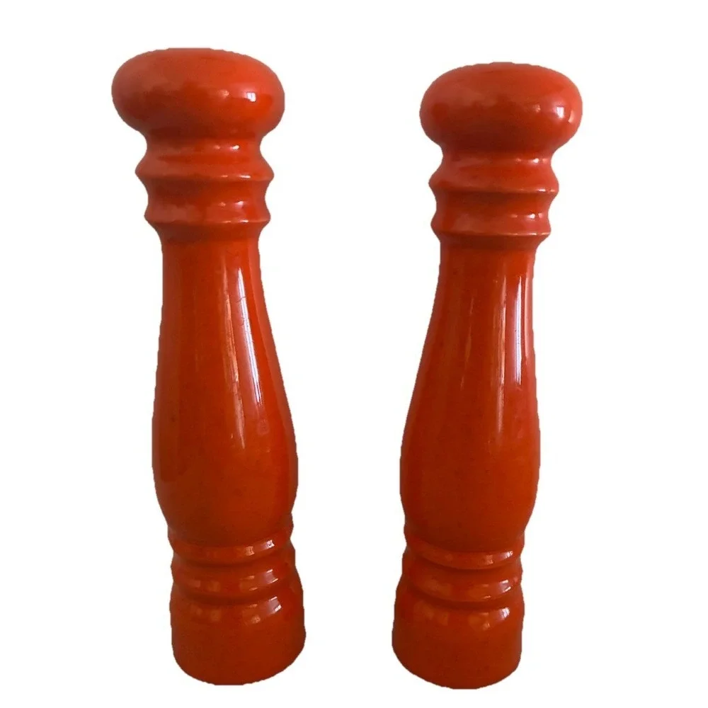 Vintage Designs USA Salt And Pepper Shakers‎ 9.5